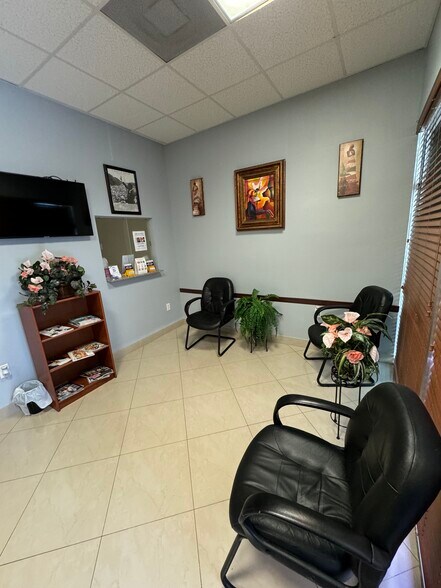 More Photos Of 1741-1759 N University Dr, Pembroke Pines Storefront Retail Office For Sale