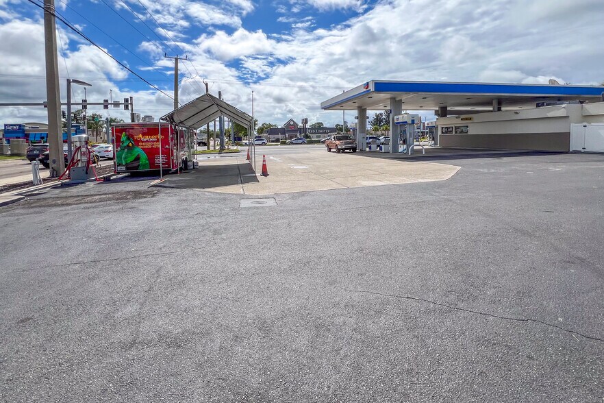 More Photos Of 5704 14th St W, Bradenton Convenience Store For Sale
