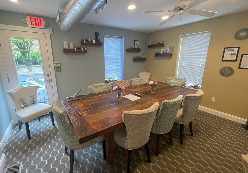 Primary Photo Of 890-892 County Line Rd, Bryn Mawr Office For Sale