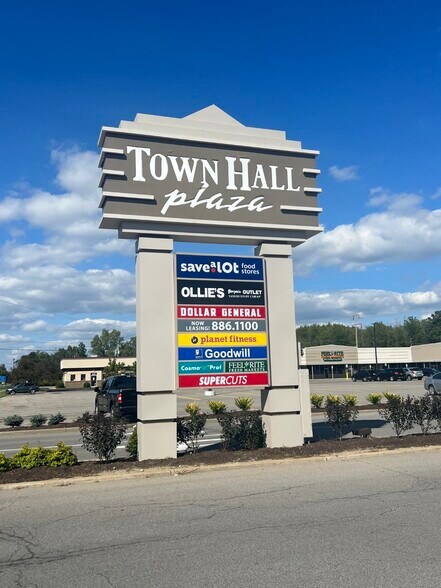 More Photos Of 6000-6050 S Park Ave, Hamburg Unknown For Lease