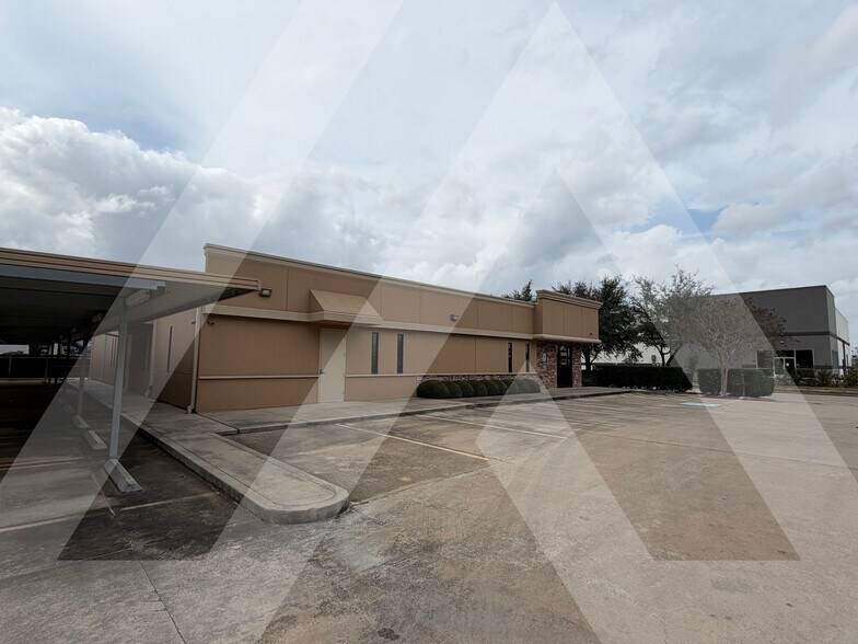 More Photos Of 10505 Fountaingate Dr, Stafford Office For Lease