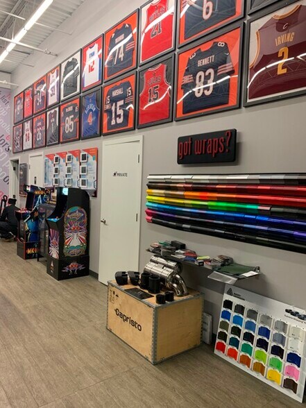 More Photos Of 350-370 Lexington Dr, Buffalo Grove Flex For Lease