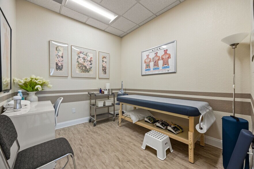 More Photos Of 4968 Royal Gulf Cir, Fort Myers Medical For Sale