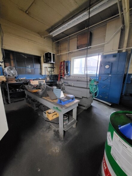 More Photos Of 15321 W Eleven Mile Rd, Oak Park Manufacturing For Sale