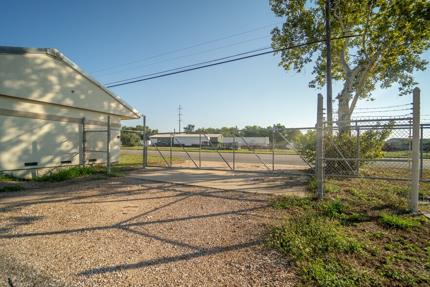 More Photos Of 2203 Port Lavaca Dr, Victoria Industrial For Sale