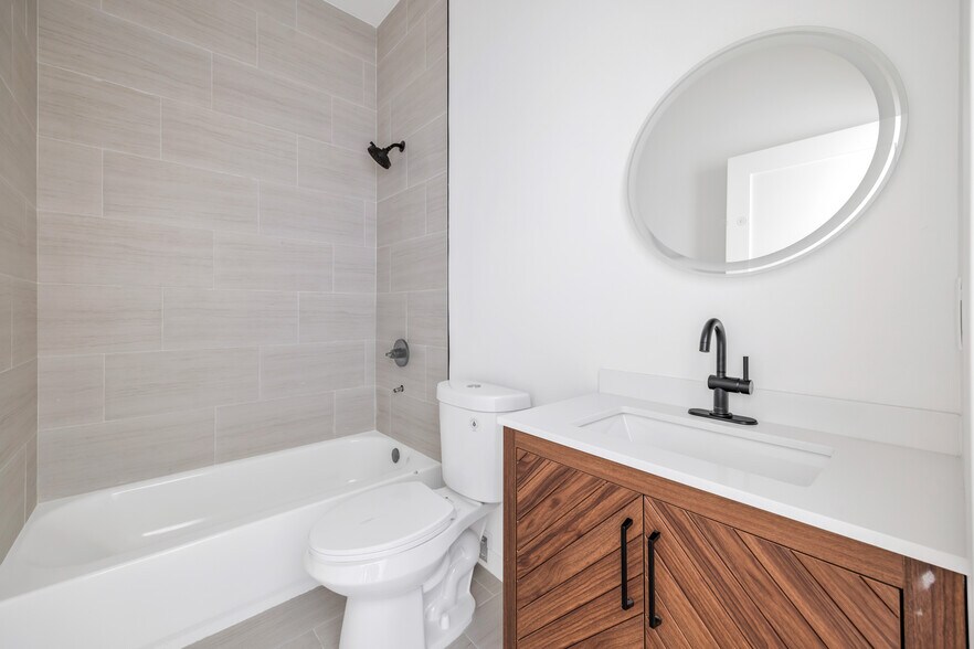More Photos Of 10905 Dalerose Ave, Inglewood Multifamily For Sale
