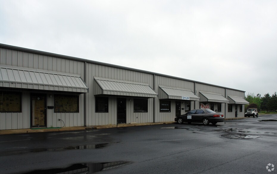 More Photos Of 25914 Highway 10, Roland Showroom For Lease