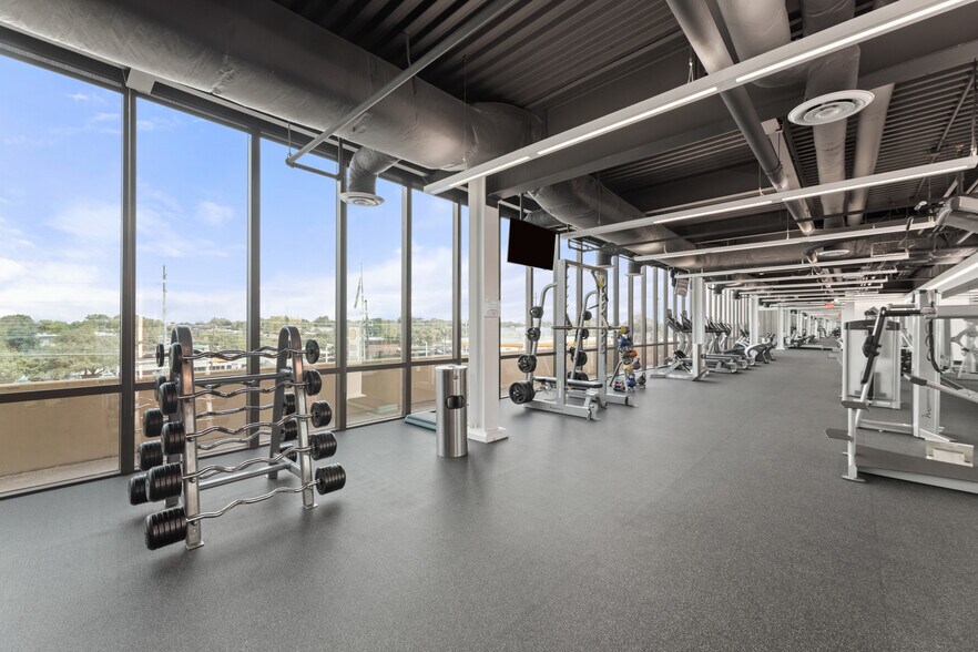 More Photos Of 8350 N Central Expy, Dallas Office For Sale