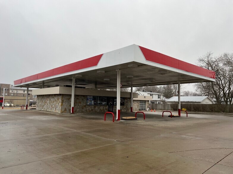 More Photos Of 3406 Lincoln Way, Ames Convenience Store For Lease