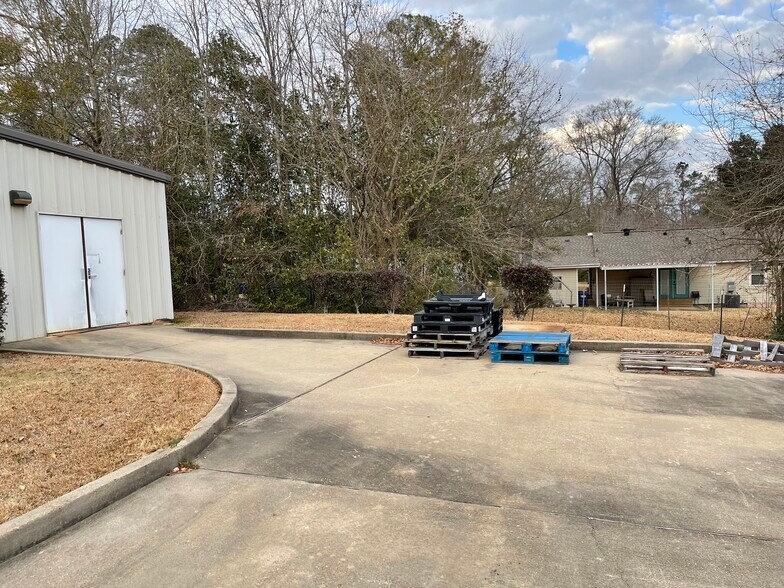 More Photos Of 110 1/2 Northgate Rd, Natchez Warehouse For Sale