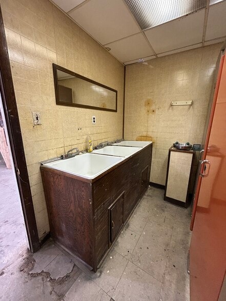 More Photos Of 3521 F St, Philadelphia Warehouse For Lease