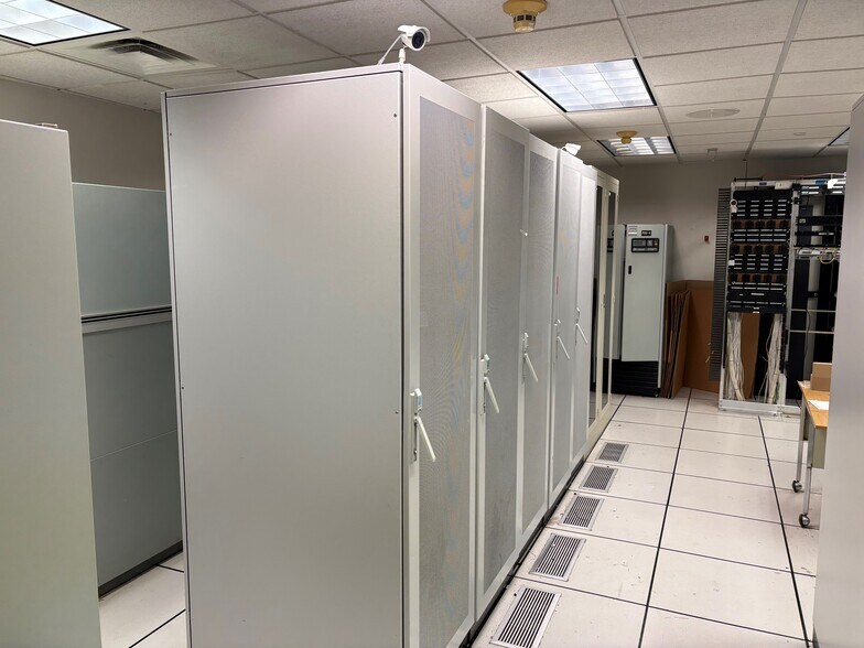 More Photos Of 111 Town Square Pl, Jersey City Office For Sale