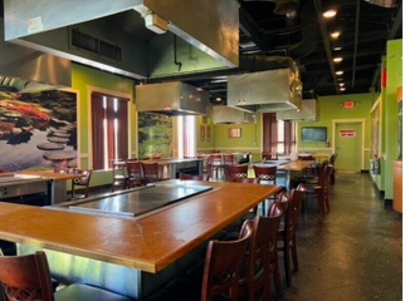 More Photos Of 1902 US Highway 92 W, Auburndale Restaurant For Sale