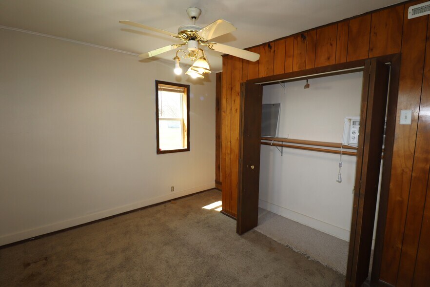 More Photos Of 22195 Highway 63, Grand View Storefront Retail Residential For Sale