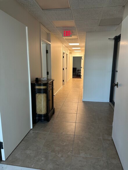 More Photos Of 4091 Colonial Blvd, Fort Myers Office For Sale