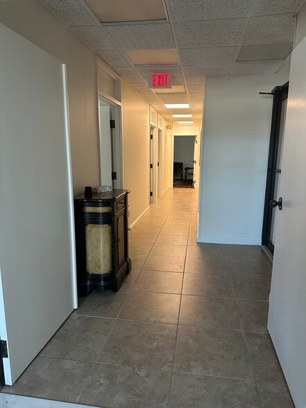 More Photos Of 4091 Colonial Blvd, Fort Myers Office Residential For Lease