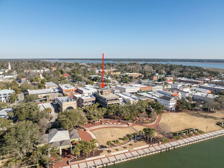 More Photos Of 916 Bay St, Beaufort Office For Sale