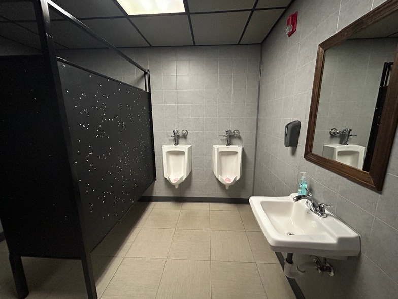 More Photos Of 1117 Ludington St, Escanaba Storefront Retail Residential For Sale