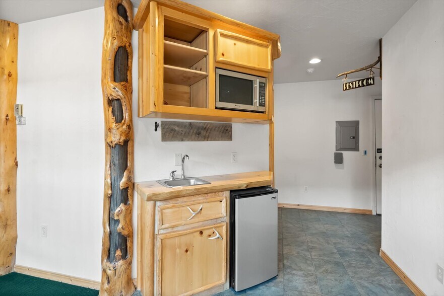 More Photos Of 2400 9th St W, Columbia Falls Freestanding For Sale