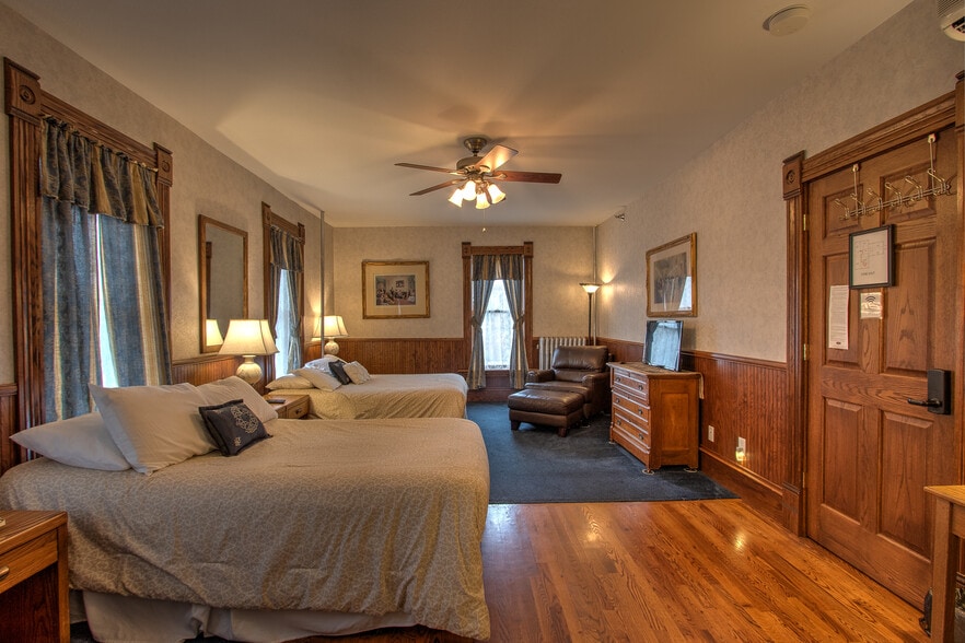 More Photos Of 80 4th St W, Rush City Hotel For Sale