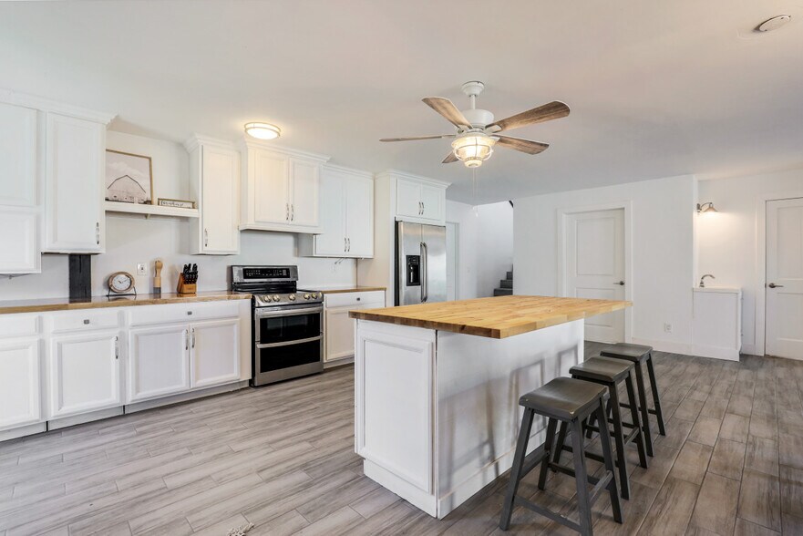 More Photos Of 778 100th Ave N, Naples Specialty For Sale