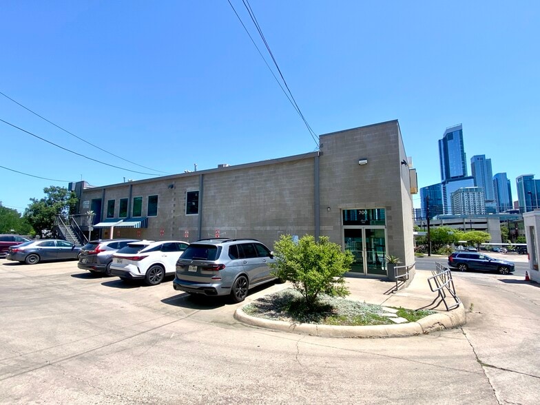 More Photos Of 700 N Lamar Blvd, Austin Freestanding For Lease
