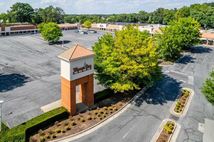 More Photos Of 801-901 W Broad St, Waynesboro Unknown For Lease