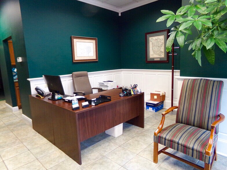 More Photos Of 607 Urban Loop, San Antonio Office For Sale