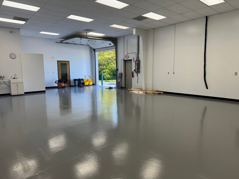 More Photos Of 1407-1439 Research Park Dr, Dayton Loft Creative Space For Lease