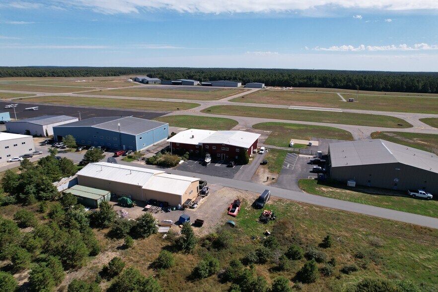 More Photos Of 246 S Meadow Rd, Plymouth Flex For Lease