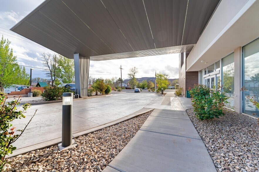 More Photos Of 465 S 100 E, Kanab Hospitality For Sale