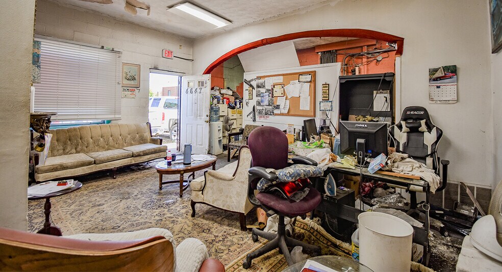 More Photos Of 4647 Cremen Rd, Temple Hills Service For Sale