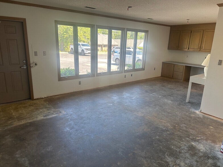 More Photos Of 4200 E North St, Greenville Office For Lease