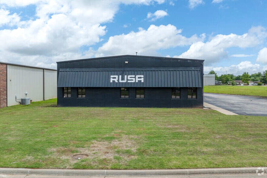 More Photos Of 15017 S Grant St, Bixby Warehouse For Lease