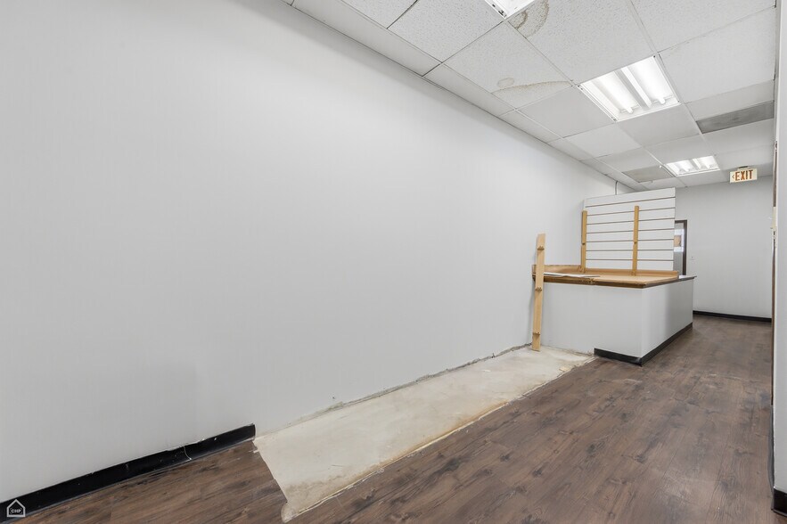 More Photos Of 8507 S Roberts Rd, Justice Veterinarian Kennel For Sale