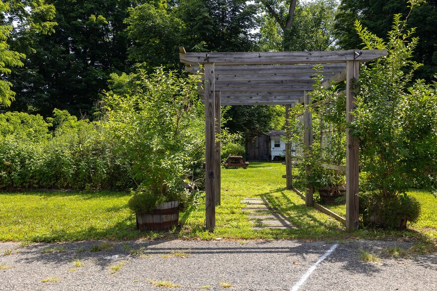 More Photos Of 139 S Main St, Sheffield Freestanding For Sale