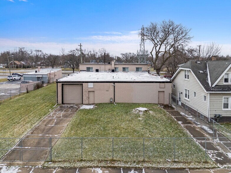 More Photos Of 417 E Eight Mile Rd, Hazel Park Manufacturing For Sale