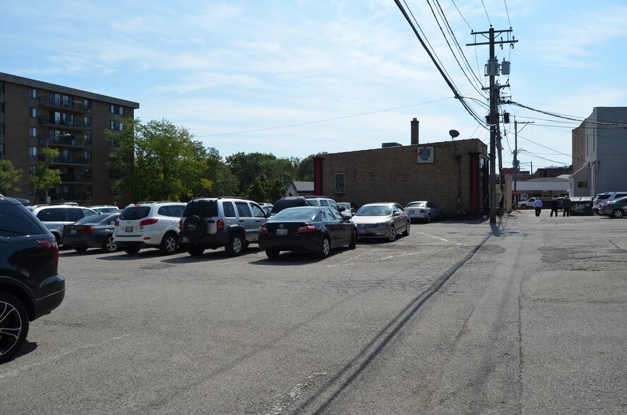 More Photos Of 518-534 N Milwaukee Ave, Libertyville Storefront Retail Residential For Lease