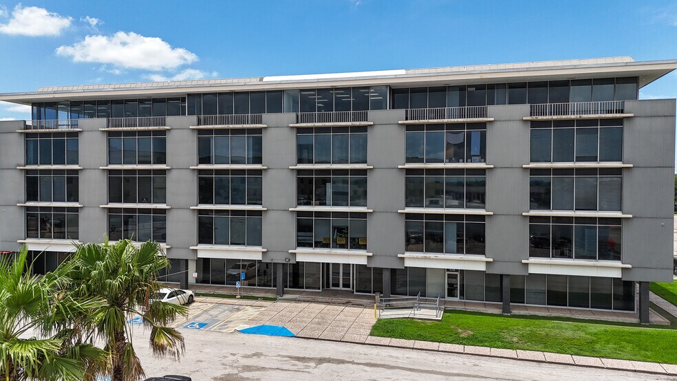 More Photos Of 6420 Hillcroft Ave, Houston Office Residential For Sale