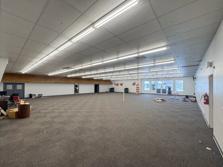 More Photos Of 601 9th St S, Great Falls Showroom For Sale