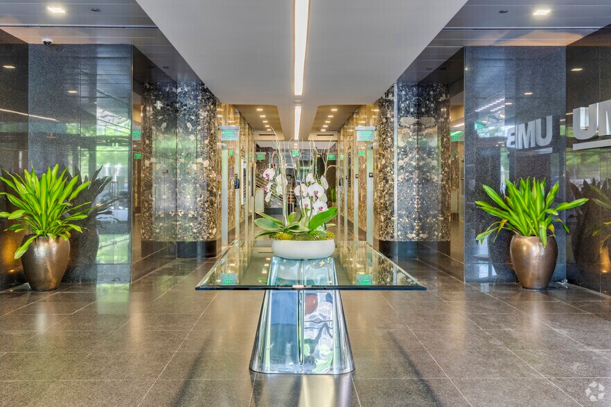 More Photos Of 204 N Robinson Ave, Oklahoma City Office Residential For Lease