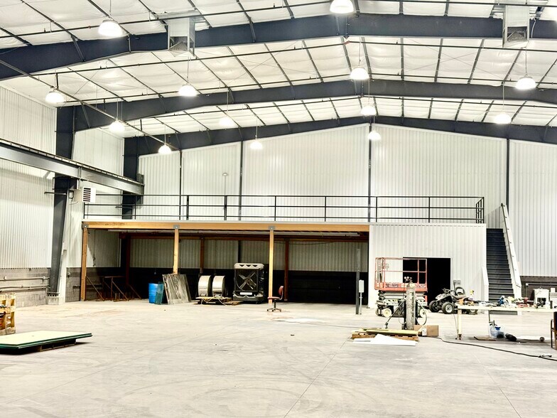 More Photos Of 5240 W Industrial Dr, Hurricane Manufacturing For Sale