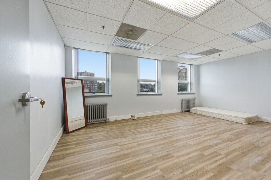 More Photos Of 910 Gilpin Ave, Wilmington Medical For Sale