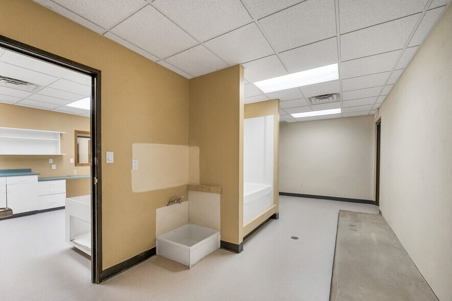 More Photos Of 2770 Manitowoc Rd, Green Bay Office For Sale
