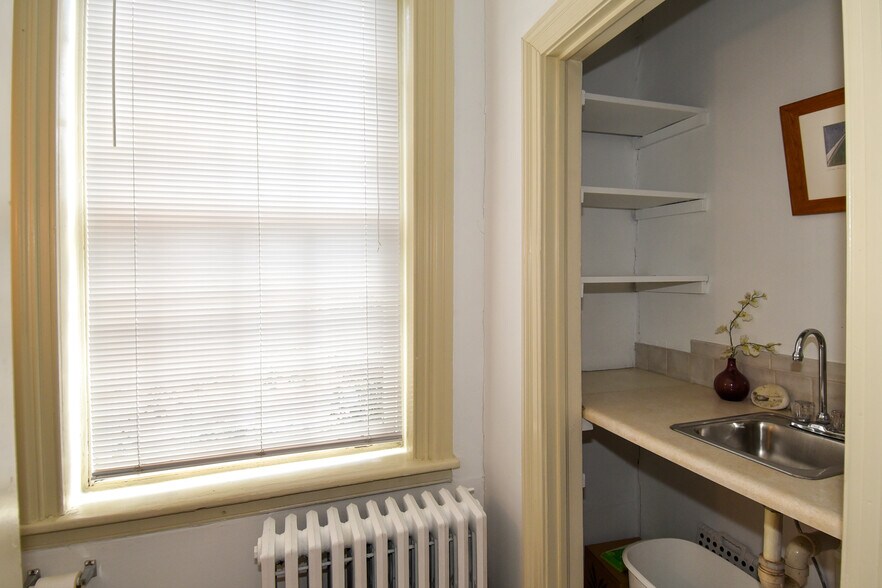 More Photos Of 109-111 S Fairfax St, Alexandria Office For Sale