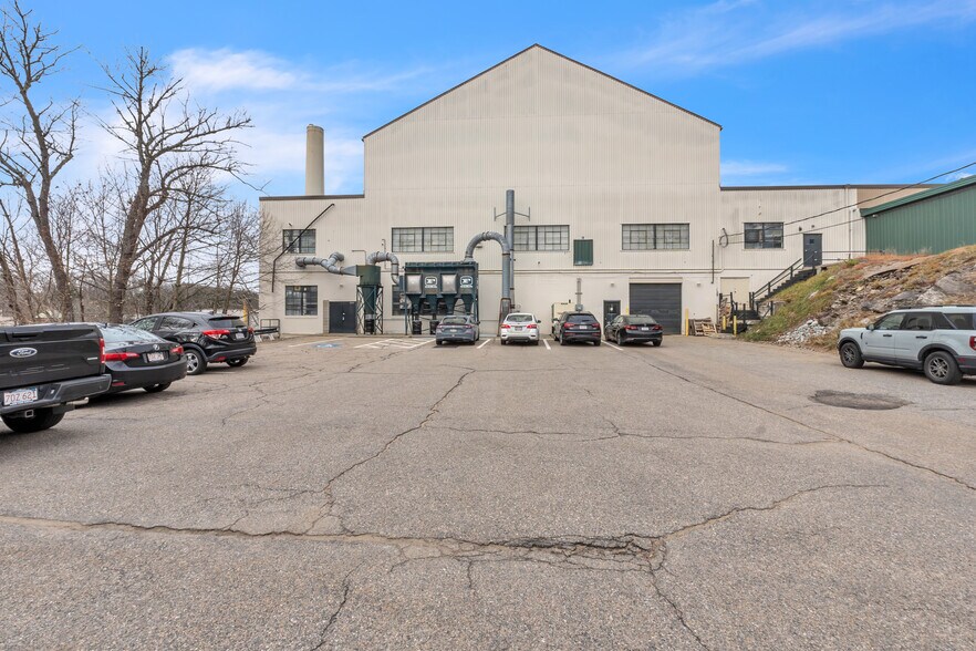 More Photos Of 10 Cabot St, Southbridge Warehouse For Lease