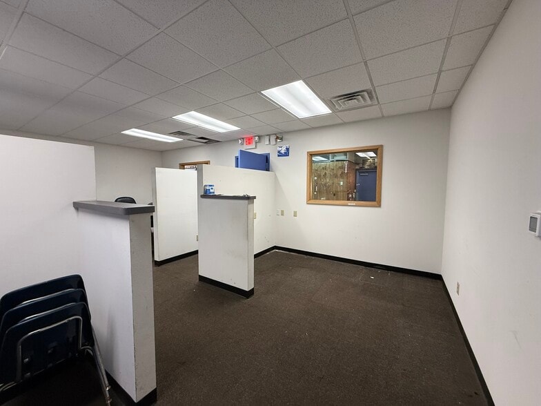 More Photos Of 3115 N Roemer Rd, Appleton Manufacturing For Sale