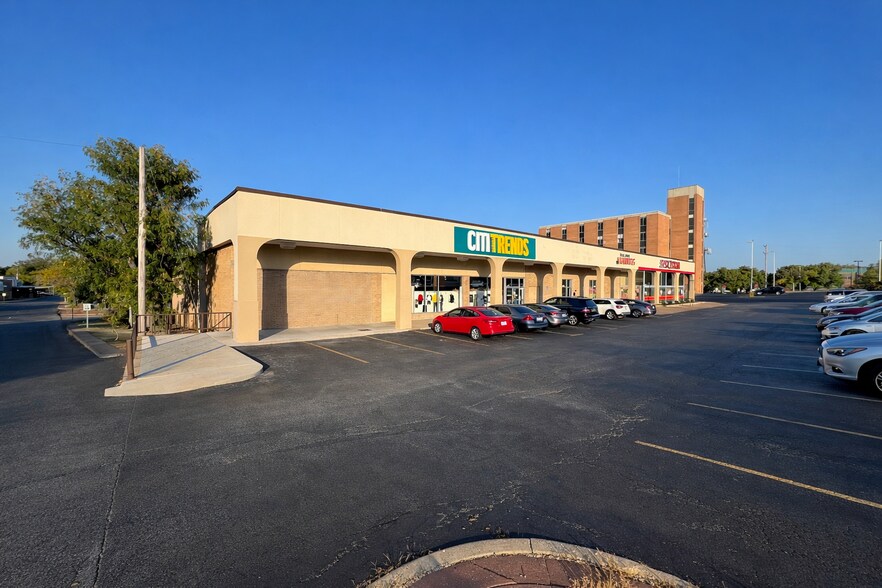 More Photos Of 10455 Saint Charles Rock Rd, Saint Ann General Retail For Lease