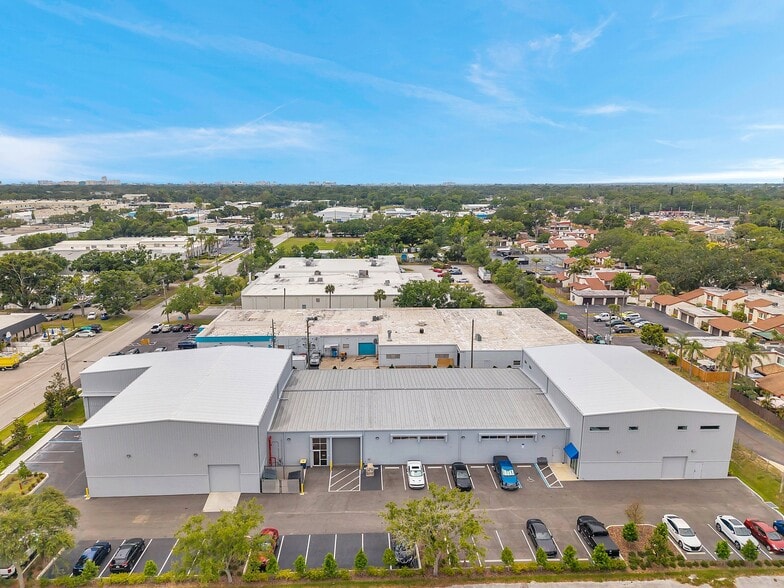Primary Photo Of 2090 Sunnydale Blvd, Clearwater Manufacturing For Sale