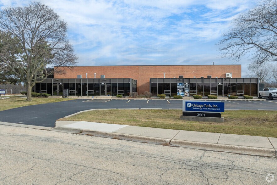 More Photos Of 3501 Woodhead Dr, Northbrook Warehouse For Lease